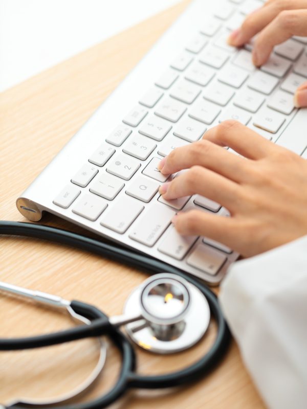 Creare de Conținut Medical Profesional: Texte, Vizualuri & Video